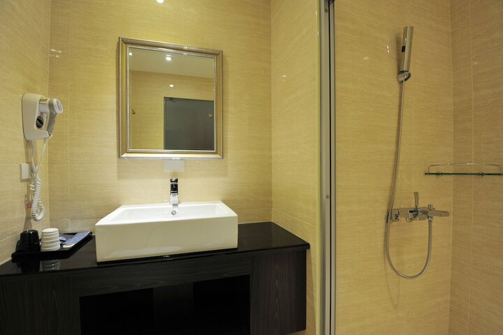 Room 48 of 63
