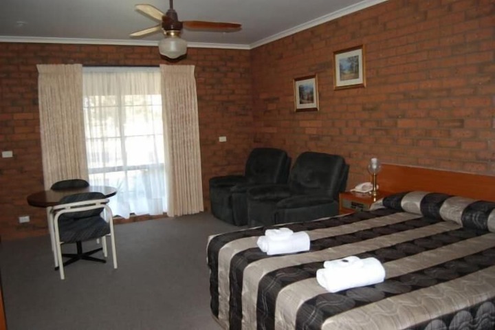 Room 19 of 38