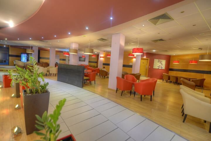 Lounge 96 of 124