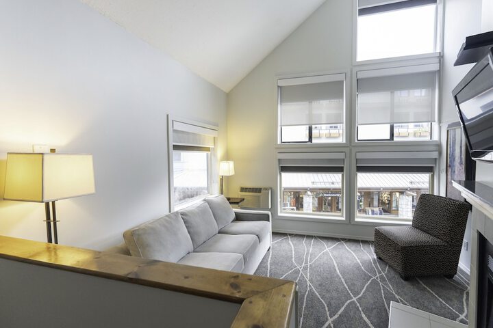 Room 9 of 35