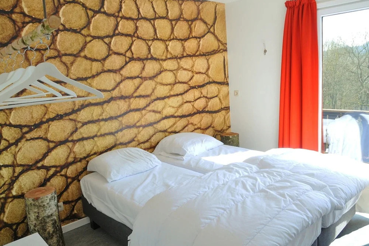 Room 2 of 20