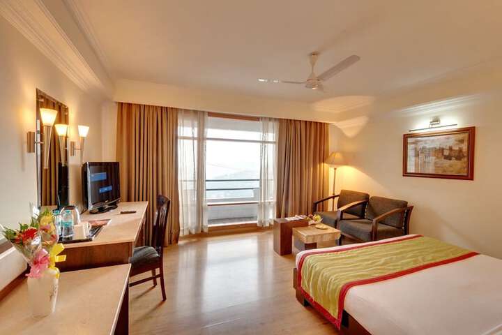 Room 5 of 39