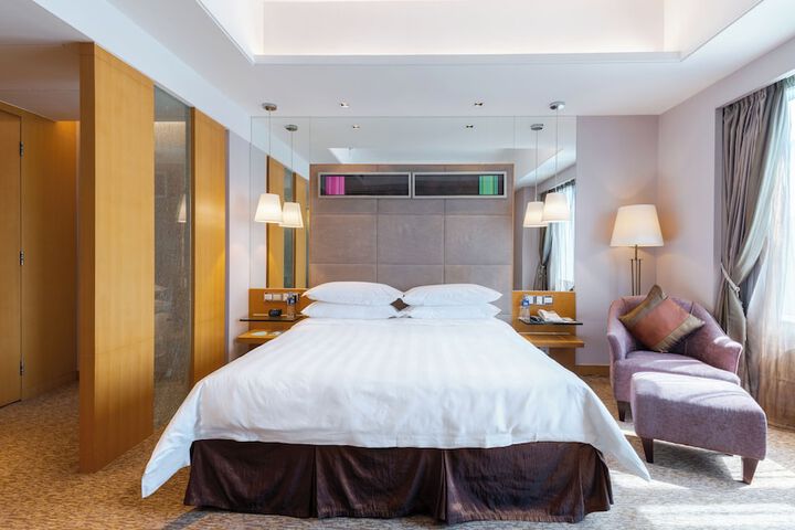 Room 28 of 60
