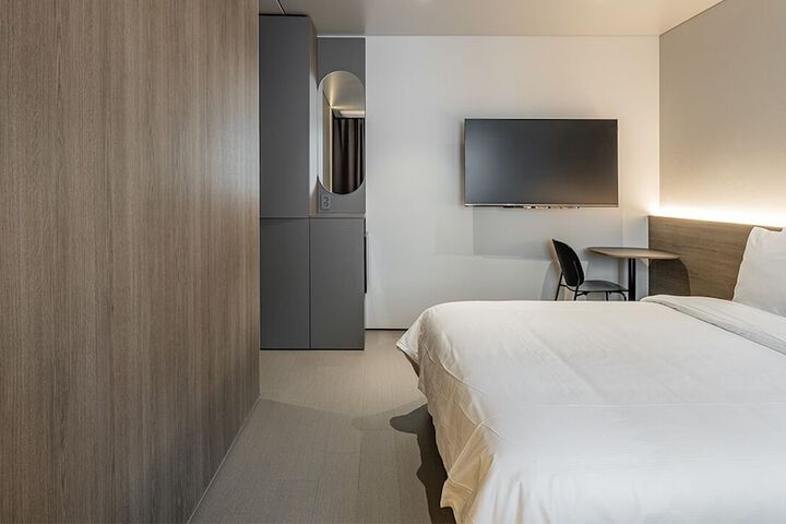 Room 9 of 36