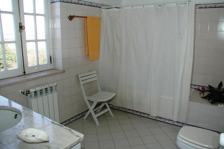 Room 10 of 27