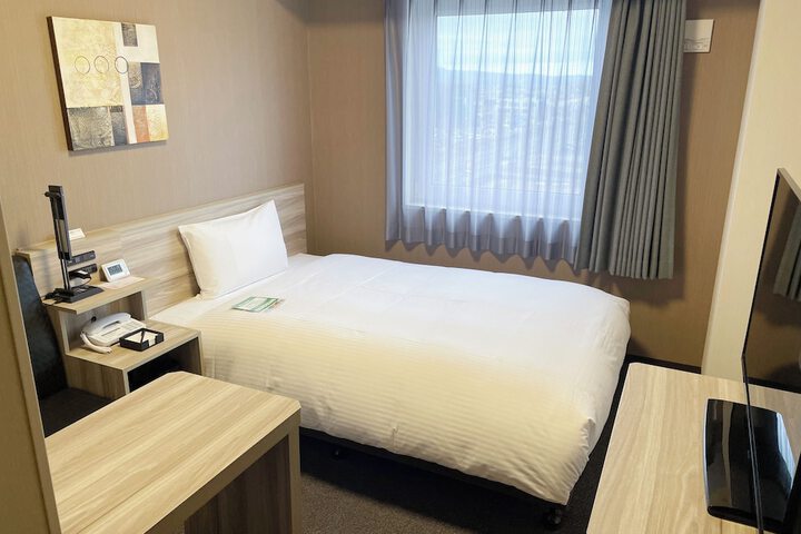 Room 6 of 27
