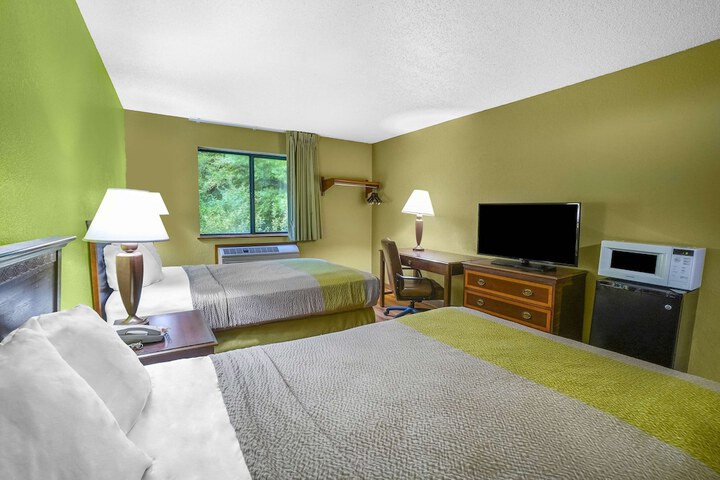 2 Double Beds (3 of 3)