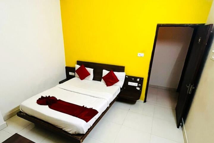 Room 10 of 25