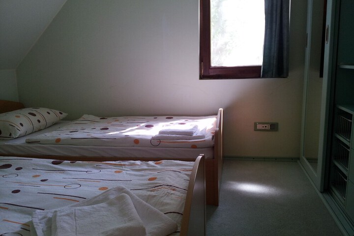 Room 7 of 32