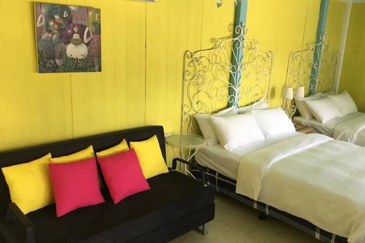 Room 4 of 9