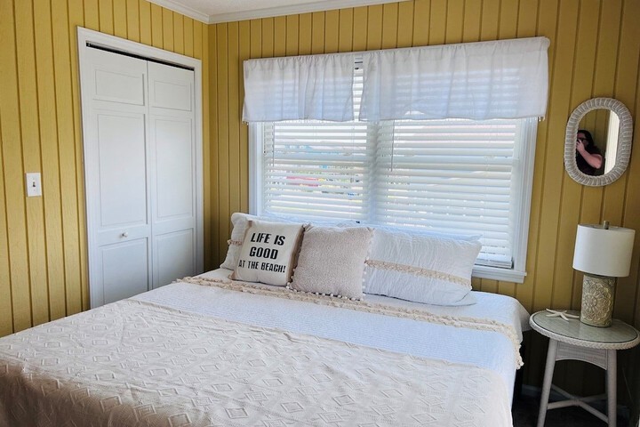 Room 3 of 74