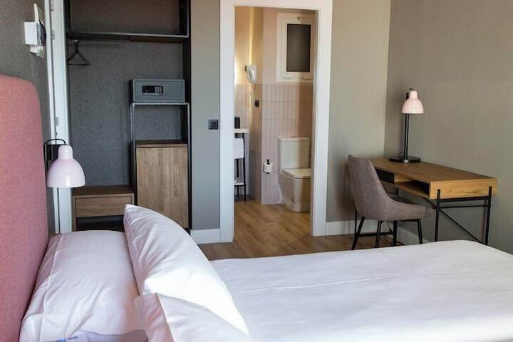 Room 4 of 37