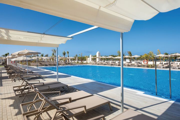 Hotel with Pool