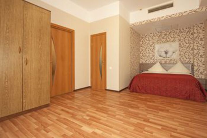 Room 10 of 30