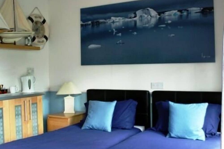Room 2 of 8