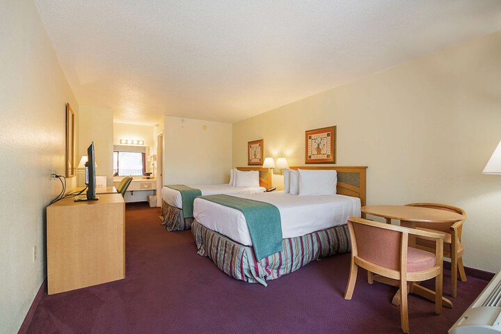 2 Queen Beds Pet Friendly (5 of 18)