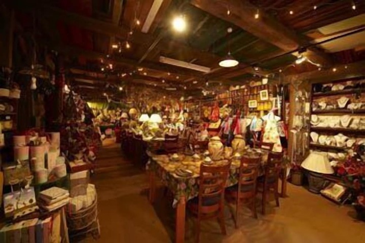 Gift Shop 17 of 28