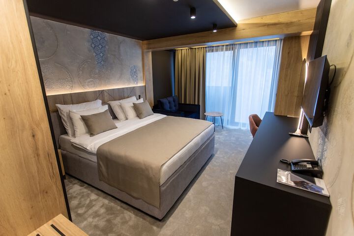 Room 6 of 78