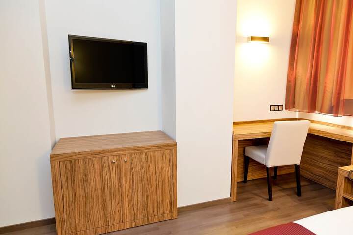 Room 6 of 38