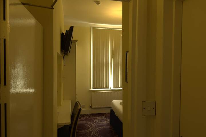 Room 72 of 113