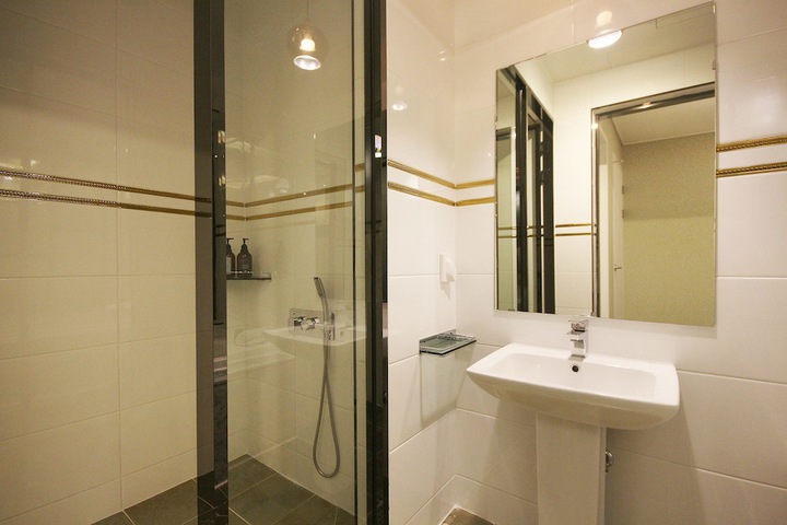 Room 17 of 33