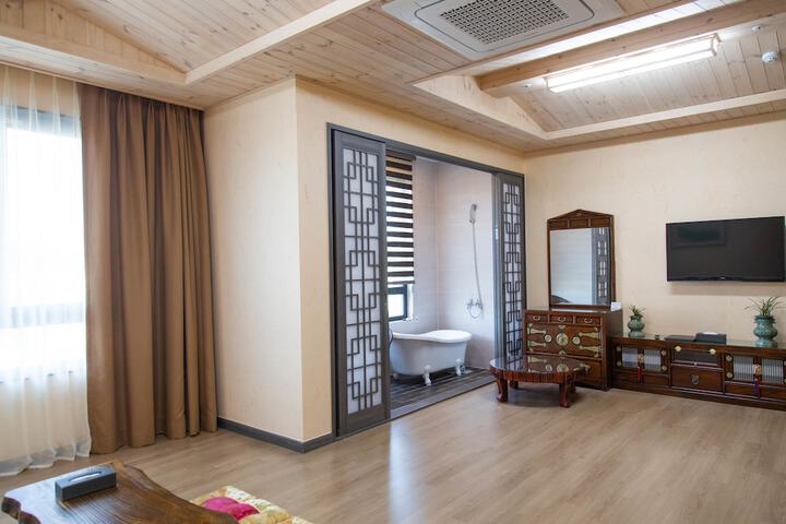 Room 15 of 48