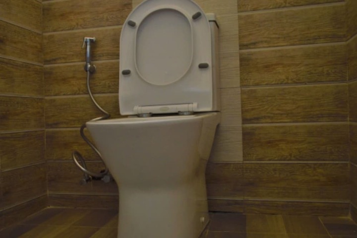 Room 6 of 15