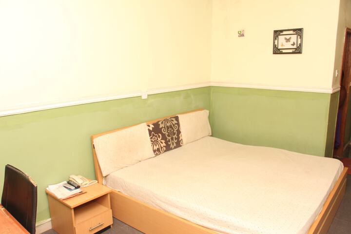 Room 9 of 13