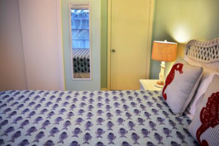 Room 53 of 76