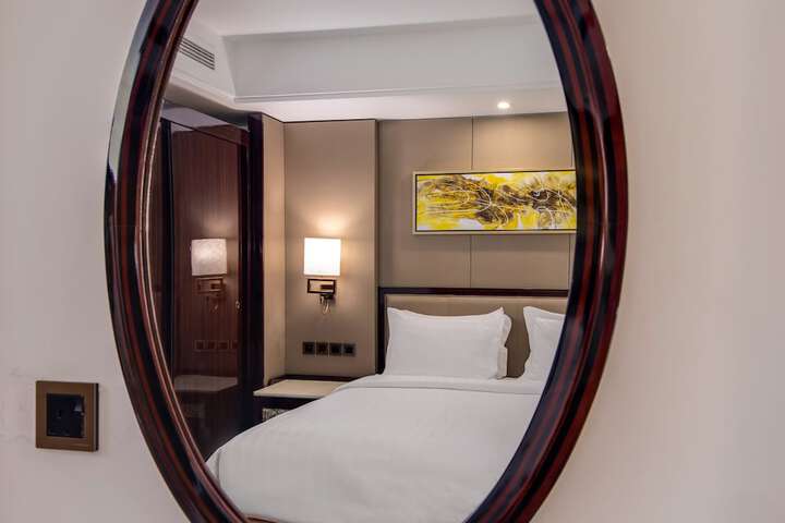 Room 19 of 83