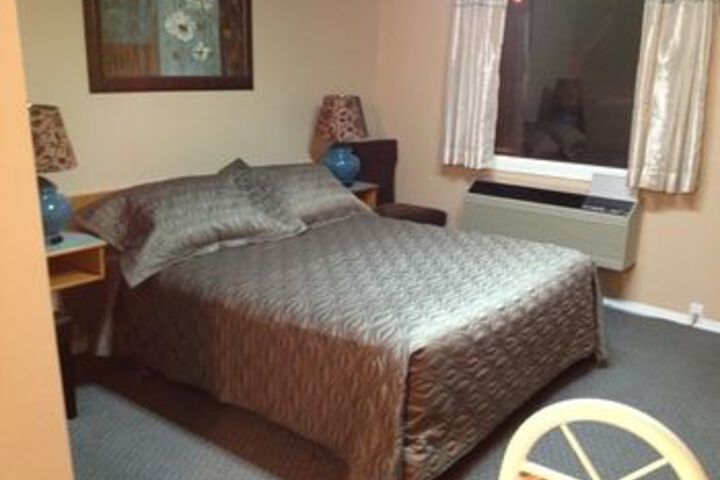 Room 4 of 33