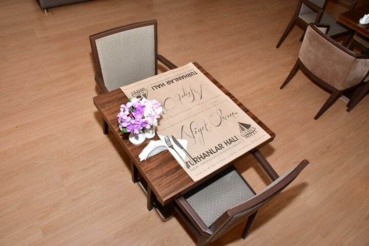 Dining 10 of 12