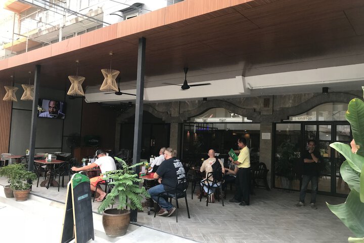 Lounge 50 of 63