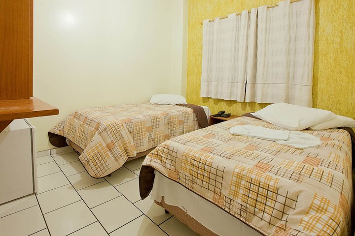 Room 9 of 12