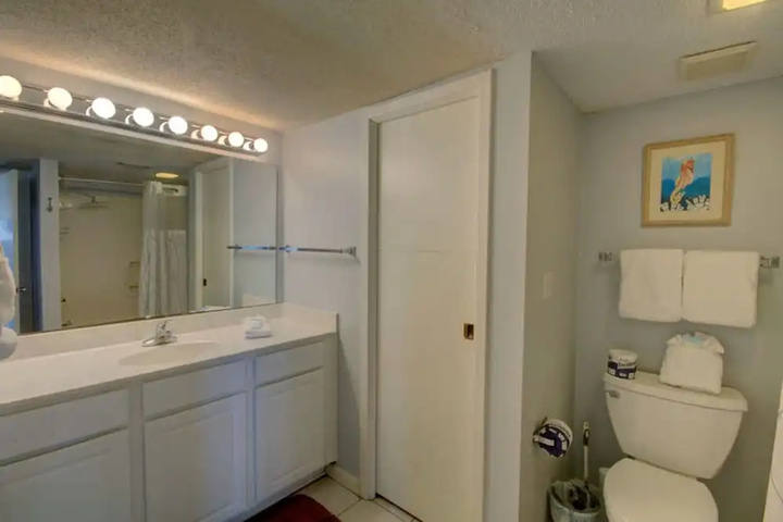 Room 10 of 32