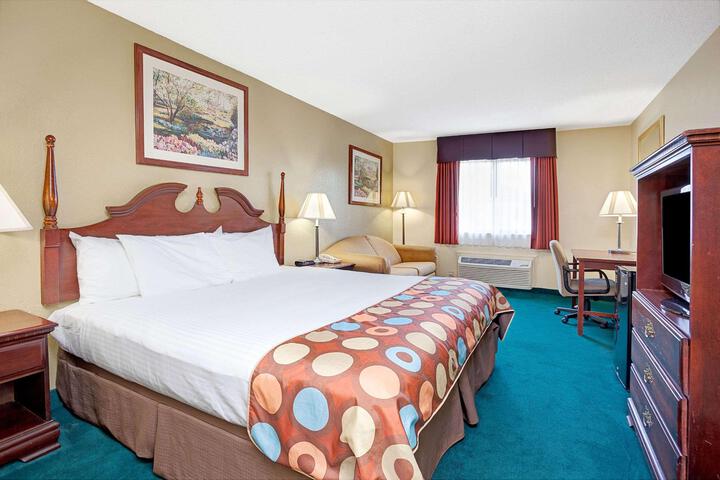 1 King Bed (12 of 14)