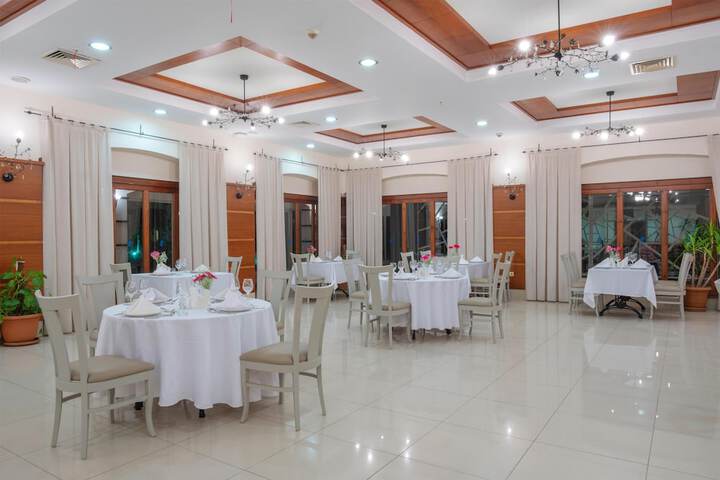 Dining 80 of 128