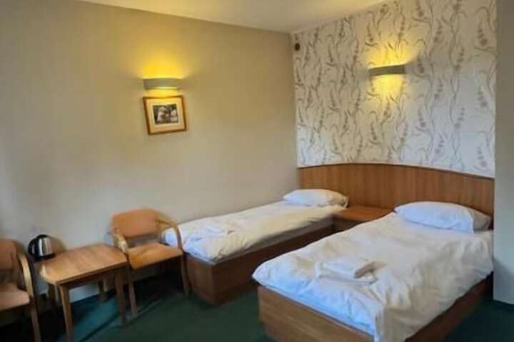 Room 4 of 12