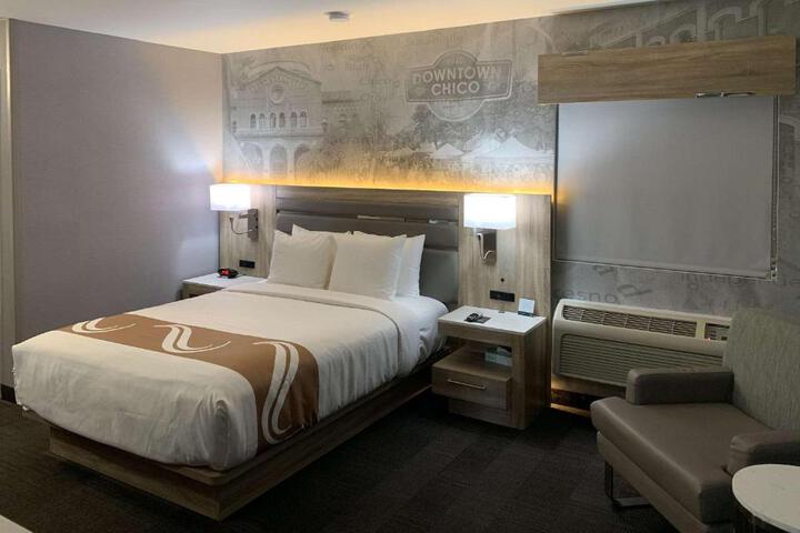 1 Queen Bed (1 of 12)
