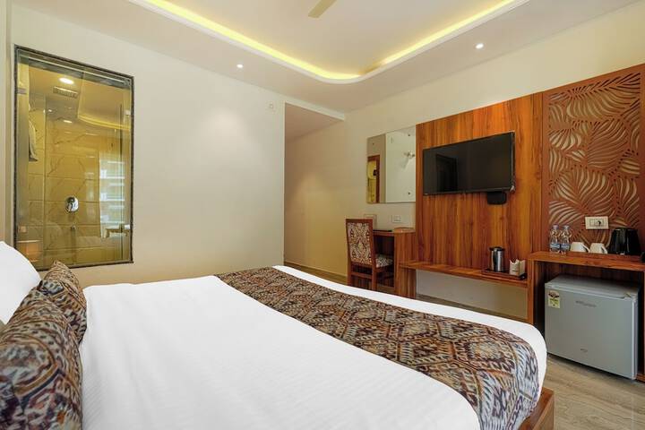 Room 12 of 25