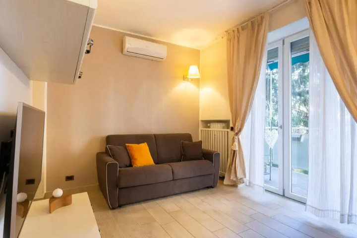 Room 4 of 18