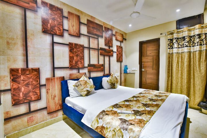 Room 12 of 24