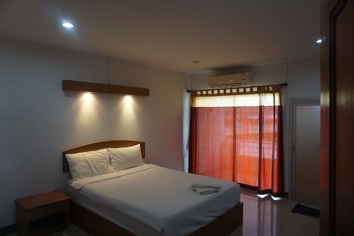Room 4 of 18