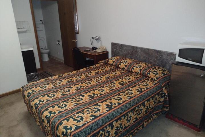 Classic Room 1 Queen Bed (11 of 11)