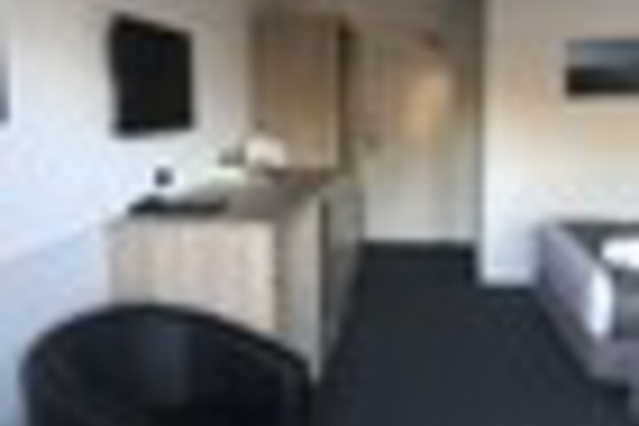 Room 8 of 132