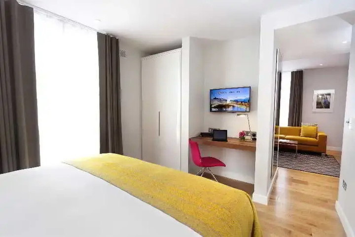 Room 6 of 16
