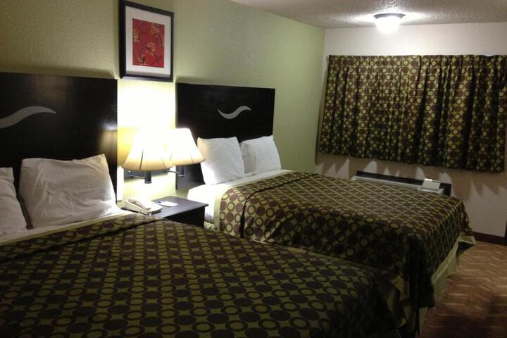 2 Double Beds