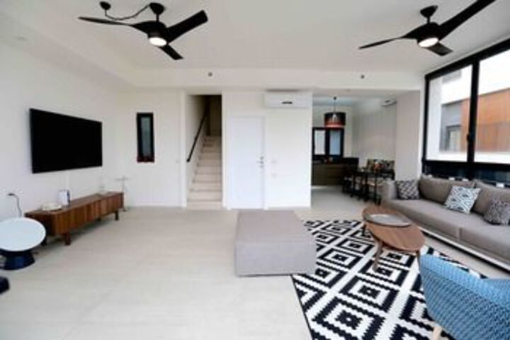 Room 11 of 22