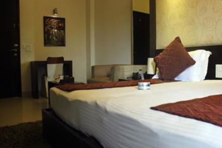 Room 13 of 18
