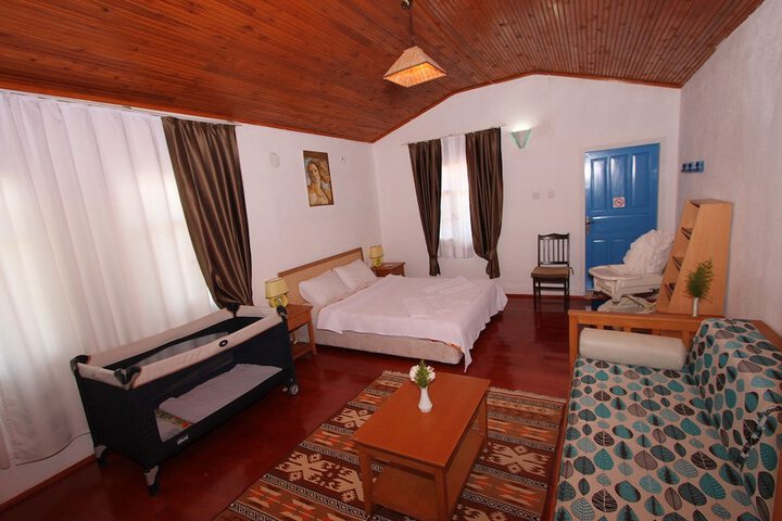 Room 8 of 33
